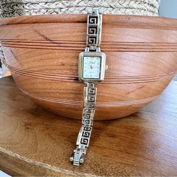 Vivian’s Vintage Women’s Trendy Watch - Picture 1 of 4